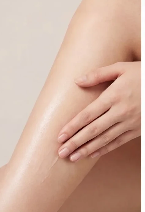 Smoothing it in with one hand